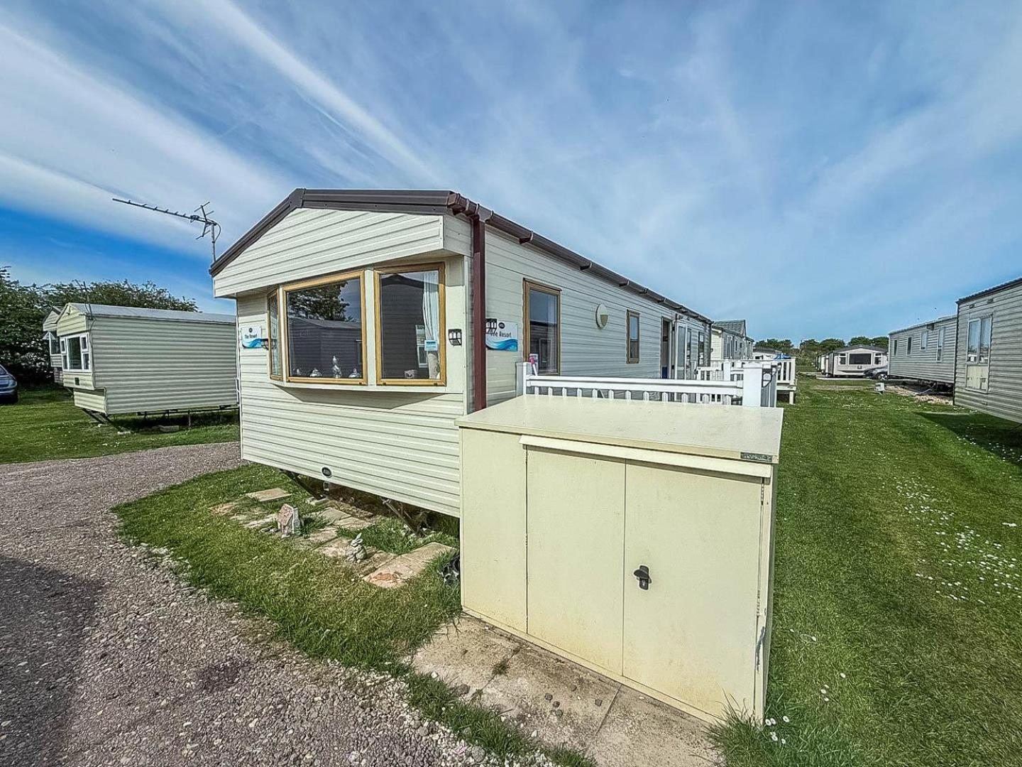 8 Berth Caravan With Decking At Sunnydale In Lincolnshire Ref 35087S Louth  Exterior foto